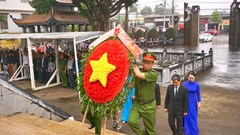 Lãnh đạo tỉnh Gia Lai dâng hương tưởng niệm Chủ tịch Hồ Chí Minh và các Anh hùng liệt sĩ