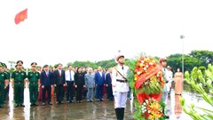 Gia Lai: Dâng hoa, dâng hương tưởng nhớ Chủ tịch Hồ Chí Minh và các Anh hùng liệt sĩ