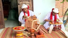 Mâm gỗ Chăm - Gửi hồn văn hóa qua từng nét chạm
