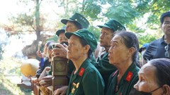 Đông đảo người dân dâng hương tiễn biệt phu nhân Đại tướng Võ Nguyên Giáp