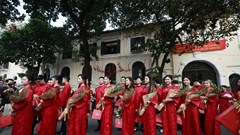 Hơi thở Việt phục trong nghi lễ cưới của người Việt