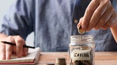 Tiết kiệm sai cách, nhiều người tự “trói” chặt tương lai tài chính của mình
