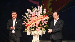 Phó Thủ tướng Mai Văn Chính dự buổi biểu diễn vở cải lương “Đế đô sóng cả”