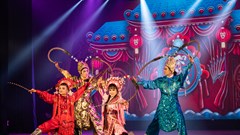 “Bắc Nam nối dải xuân hồng”: Cải lương hai miền kết hợp nghệ thuật xiếc