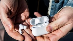 Đeo tai nghe mỗi ngày có thể gây “bào mòn” thính giác