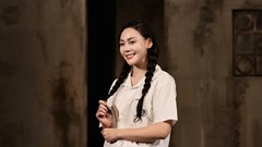 Diễn viên Huyền Trang gây ấn tượng trên sân khấu kịch