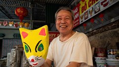 Giữ trọn kí ức tuổi thơ qua những chiếc mặt nạ giấy bồi
