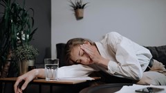 Thức dậy thấy 5 dấu hiệu này, coi chừng đột quỵ xảy ra trong lúc ngủ