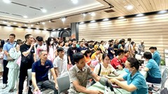 350 mái tóc gửi yêu thương tại ngày hội “Giọt hồng đất Cảng”