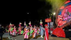 Nhà hát Múa rối Thăng Long xuống phố cùng Lễ hội “Sắc màu năm châu”