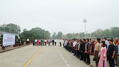 Già làng, trưởng bản, nghệ nhân, người có uy tín trong bảo tồn, phát huy giá trị văn hóa báo công dâng Bác