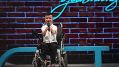 Thầy giáo tí hon truyền lửa sống tới những học viên khuyết tật