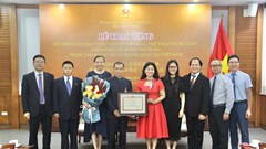 Trao kỷ niệm chương cho Tham tán văn hoá Đại sứ quán Trung Quốc tại Việt Nam 
