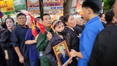 Dòng người xếp hàng chờ viếng Tổng Bí thư Nguyễn Phú Trọng tại Nhà tang lễ Quốc gia