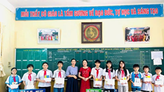 Chương trình “Cùng bạn đọc sách” hỗ trợ các thư viện và trường học sau bão lũ