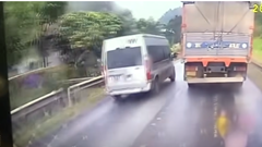 VTV phản hồi về việc lái xe 16 chỗ vượt ẩu gây tai nạn giao thông ở Mai Châu