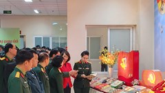 “80 năm vững bước dưới cờ Đảng quang vinh”