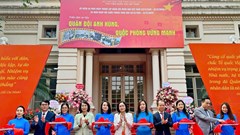 Nhìn lại lịch sử hào hùng qua triển lãm tư liệu “Quân đội anh hùng, Quốc phòng vững mạnh”