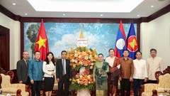 Thứ trưởng Hoàng Đạo Cương chúc Tết Bunpimay tại Đại sứ quán Lào