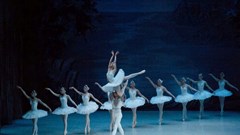 Dấu ấn “Hồ thiên nga” tại Nhà hát Hồ Gươm