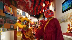 Trung thu sum vầy và giao lưu tiếng Việt tại Nhà triển lãm Việt Nam 