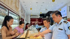 Kiểm tra, thanh tra, xử lý nghiêm các trường hợp tiêu cực, buôn lậu, thổi giá vàng