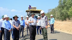 Thủ tướng kiểm tra hiện trường, đốc thúc nhiều dự án cao tốc trọng điểm