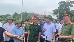 Phó Thủ tướng Hồ Đức Phớc trực tiếp kiểm tra tại hiện trường vụ sập cầu Phong Châu