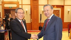 Việt Nam coi phát triển quan hệ với Trung Quốc là ưu tiên hàng đầu