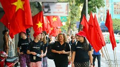 Không có chuyện siết chặt thị thực với người nước ngoài