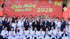 Thủ tướng thăm, chúc Tết Bệnh viện Phổi Trung ương