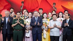 Tổng Bí thư Tô Lâm dự Chương trình giao lưu - nghệ thuật “Khắc ghi lời Bác - Vang nhịp quân hành”