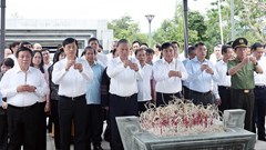 Tổng Bí thư Tô Lâm dâng hương tưởng niệm các Anh hùng, Liệt sĩ tại Điện Biên