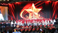 Tổng Bí thư Tô Lâm và lãnh đạo Đảng, Nhà nước dự chương trình chính luận nghệ thuật “Dưới cờ vinh quang”