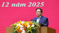 Một bộ phận cán bộ, đảng viên làm việc cầm chừng, đùn đẩy, né tránh, sợ sai không dám làm