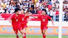 Thủ tướng chúc mừng 2 đội tuyển bóng đá Việt Nam vào bán kết SEA Games 33
