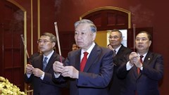 Tổng Bí thư Tô Lâm dâng hương tại Hoàng thành Thăng Long và tưởng niệm Bác Hồ tại Nhà 67