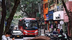 Hà Nội: Đề xuất mở rộng phạm vi hạn chế xe ô tô trên 16 chỗ tại phường Hoàn Kiếm