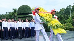 Thủ tướng Lê Minh Hưng tưởng niệm Chủ tịch Hồ Chí Minh, Đại tướng Võ Nguyên Giáp và các Anh hùng liệt sĩ tại Điện Biên Phủ 