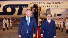 Thủ tướng Ba Lan Donald Tusk đến Hà Nội, thăm chính thức Việt Nam