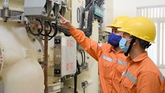 Phó Thủ tướng: Khẩn trương xem xét giảm giá điện từ 1.11, giảm thuế tiêu thụ đặc biệt với xăng về 0% 