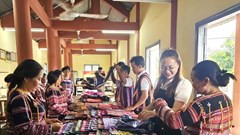 Về vùng cao Xí Thoại trải nghiệm nghệ dệt thổ cẩm của người Ba Na