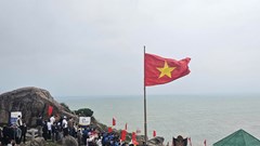 Lễ chào cờ đầu năm mới tại điểm cực Đông trên đất liền của Tổ quốc