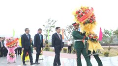 Lễ dâng hoa, dâng hương Tượng đài Chiến thắng Núi Bà