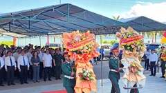 Dâng hoa kỷ niệm 70 năm hoàn thành chuyển quân tập kết ra Bắc