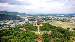 Đầu tư hơn 270 triệu đồng tuyến xe điện phục vụ du khách tham quan Tháp Bánh Ít