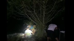 Gia Lai: Tổ trưởng an ninh dũng cảm cứu người trong dòng nước lũ chảy xiết