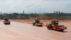 Năm mới, rộn ràng trên công trường đường cất hạ cánh số 2 Phù Cát