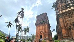 Hút khách bằng chương trình “Xuân về trên Tháp cổ”