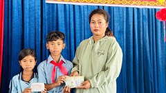 Nhặt được hơn 9 triệu đồng, 2 học sinh ở Gia Lai trả lại người đánh rơi